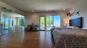 Executive 2b2b Suite Near UC Irvine - Image 2