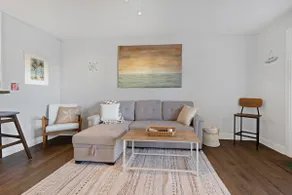 Coastal getaway near downtown - Image 5