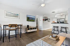 Coastal getaway near downtown - Image 3