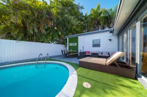 Luxe Villa | Heated Pool | 5BD 4BR| Aventura mall - Image 3