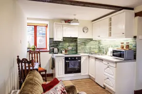Cosy Ground Floor Apartment - Image 5