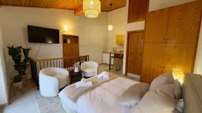 Maison Damianou Elegant Loft - Image 5