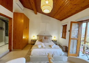 Maison Damianou Elegant Loft - Image 2
