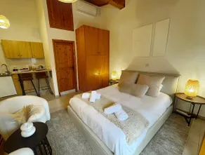 Maison Damianou Elegant Loft - Image 3