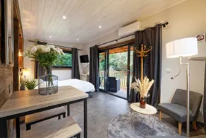 Cabin in the heart of the city - Image 3