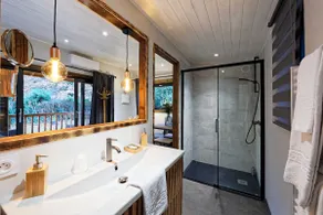 Cabin in the heart of the city - Image 4
