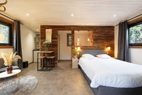 Cabin in the heart of the city - Image 5
