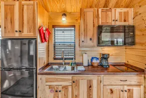 New Waterfront 2/1 Cabin With Loft at Bonefish Bay - Image 4
