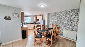 Spacious 4BR Home | Free Wi-fi Parking | Sleeps 7 - Image 5
