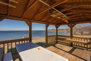 Lakefront Cottage 15 min Baylor/Magnolia/Downtown - Image 2