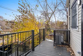 420 Lofty Apt, laundry, a block frm CTA - Image 4