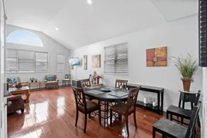 420 Lofty Apt, laundry, a block frm CTA - Image 2