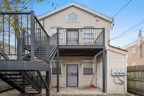 420 Lofty Apt, laundry, a block frm CTA - Image 3