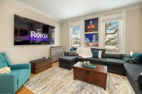 Downtown-2 King Beds-hot tub-Double Shower-Parking - Image 2