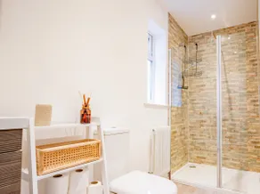 Modern Flat in City Centre with Garden - Image 2