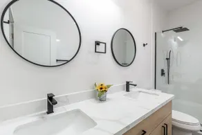 Stunningly Remodeled Home with A/C and Garage - Image 5