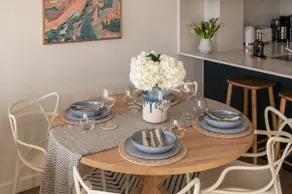 Stunning Beach Front Apartment with Sea views, FREE Parking & Balcony - Image 2