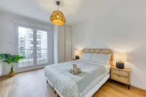 New residence with parking near Paris & RER - Image 2