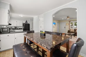Pets, Fenced, 5 Min to Airport, 30 min to Beaches - Image 5