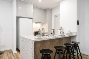 Zetland near Shops & Train with Gym&Pool for 6ppl - Image 2