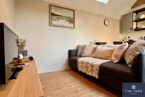 The Yard: Rustic guest house in Malvern - Image 5