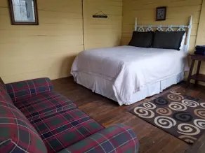 Tree House camping cabin. - Image 2