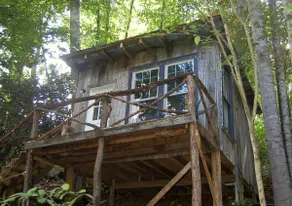 Tree House camping cabin. - Image 5