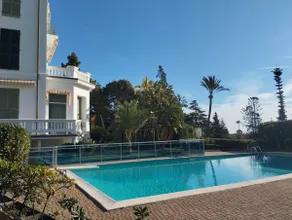 Hanbury Suite | Quiet Oasis with Private Parking - Image 3