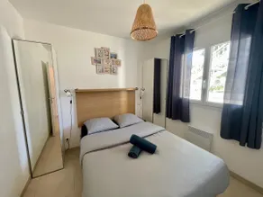 Cozy 2-bedroom beachfront apartment, pool, parking - Image 5