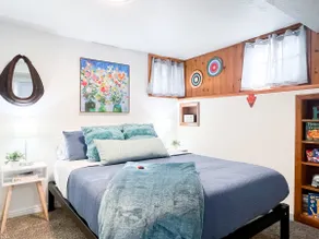The Red Fern Suite w/HotTub, Garage & Kitchenette - Image 2