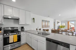 Business Haven in New Braunfels with 5 Beds - Image 4