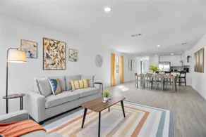 Business Haven in New Braunfels with 5 Beds - Image 2