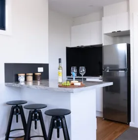 Sea Eagle Suite at Waters Edge - Image 4