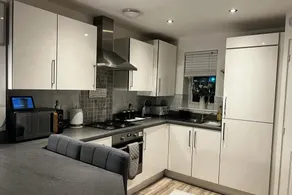 Coastal Comfort - Two Bed Terrace on Barry Island - Image 2