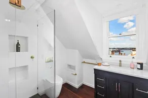 Chic Large 4 Bedroom Water View House @ The Rocks - Image 4