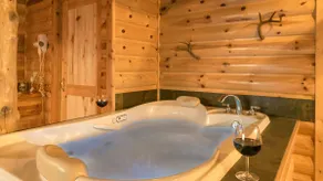 Upper Canyon Inn - Cabin 16 - Whirlpool- Fireplace - Image 5