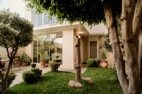 Best Location,Private Terrace,Valet Parking A/C - Image 3