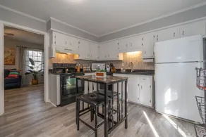 Duplex with fenced in backyard (pets welcome) - Image 3