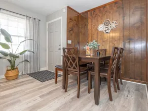 Duplex with fenced in backyard (pets welcome) - Image 4