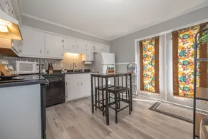 Duplex with fenced in backyard (pets welcome) - Image 4
