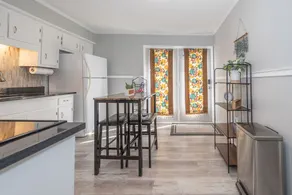 Duplex with fenced in backyard (pets welcome) - Image 2