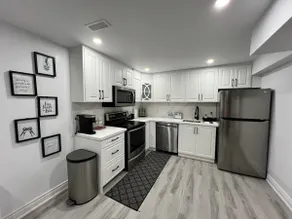 Double Bedroom Stylish Unit with separate entrance - Image 5