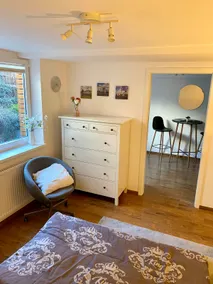 Cozy lakefront accommodation - Image 4