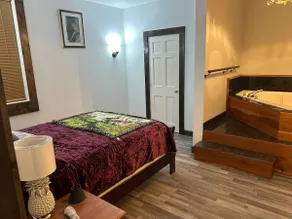 Adult retreat! One bedroom suite w/Pull out couch. - Image 2