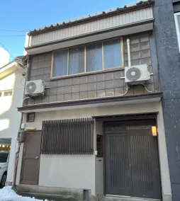 2-minute walk from JR Fukui Station (150 m) private rental accommodation - Image 3