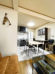 Japanese-style exterior, ample parking space, a house in the Oza district. Ideal for families, groups, and as a co-working space! - Image 5