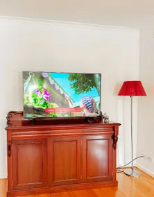 Serene 4Bed2Bath House w Parking Near Mornington Peninsula - Image 5