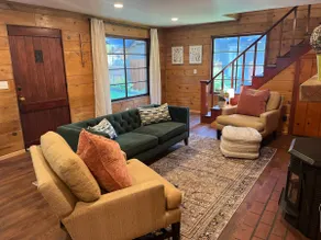 Cozy Chinook Chalet w/hot tub and fire pit - Image 3