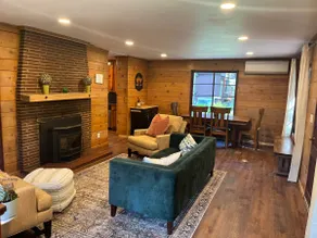 Cozy Chinook Chalet w/hot tub and fire pit - Image 2