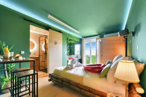 The Jungle - Jacuzzi, Sauna & Projector - Image 3